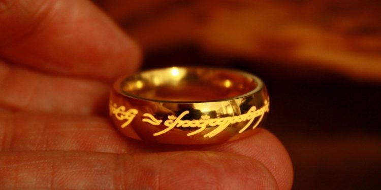 Lords of the Rings Hayranları Kayıp Yüzüğü Bulmada Polise Yardım Etti