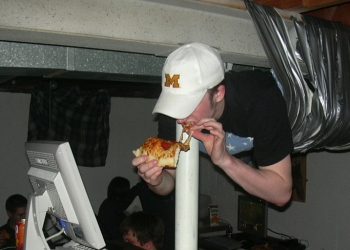 tavana bantlanan oyuncu belgeseli fragman