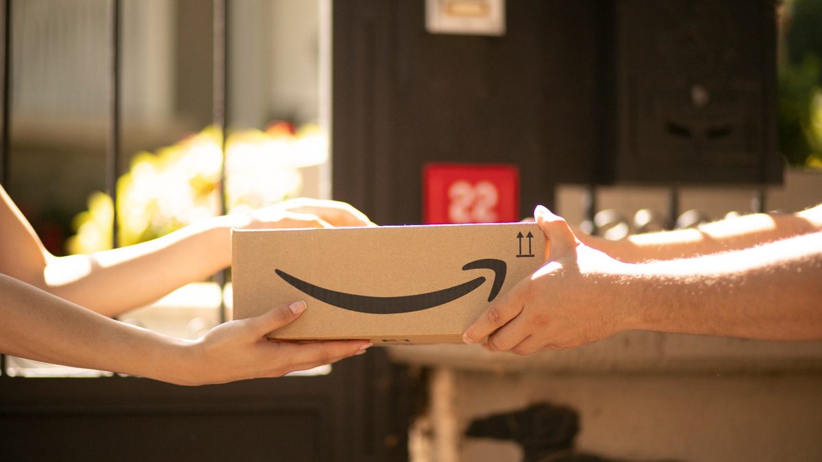 Amazon_Box_Handover_VisuaL